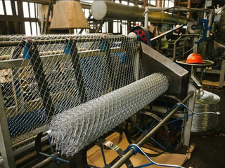 Сетка рабица стальная оцинкованная 1,5х10 м, 20х20 мм, d=1,6 мм 1 - в «Монолит-Металлопрокат».