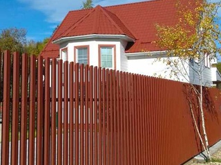 Штакетник для забора П-образный А Монолит 0,5 Velur RAL8004 Терракота 1 - в «Монолит-Металлопрокат».